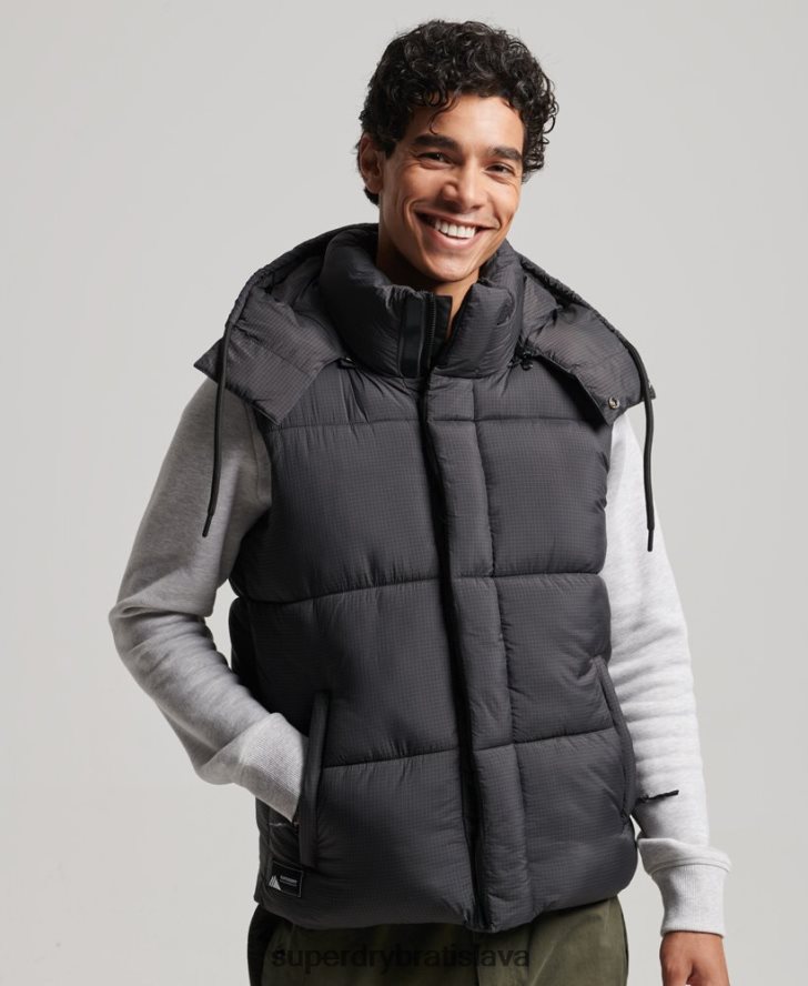 Superdry muži dotyková krátka vystužená vesta 6B4ZTR1032 oblečenie čierna