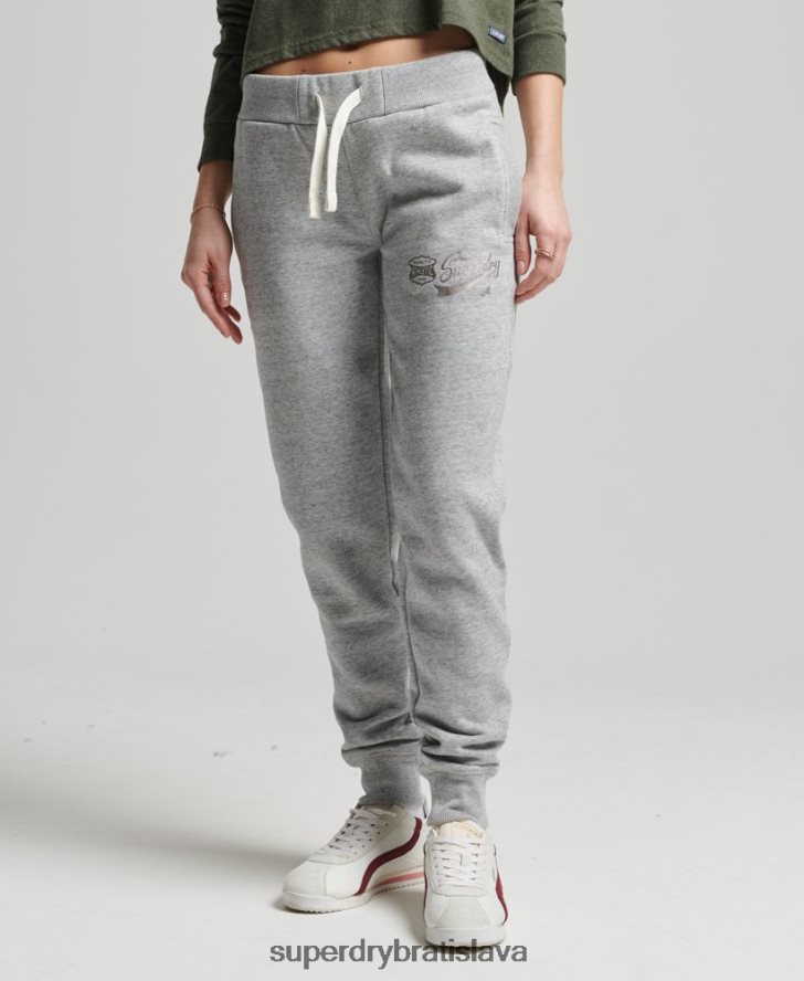Superdry ženy Kolegiátni bežci v štýle vintage skriptu 6B4ZTR6578 oblečenie sivá