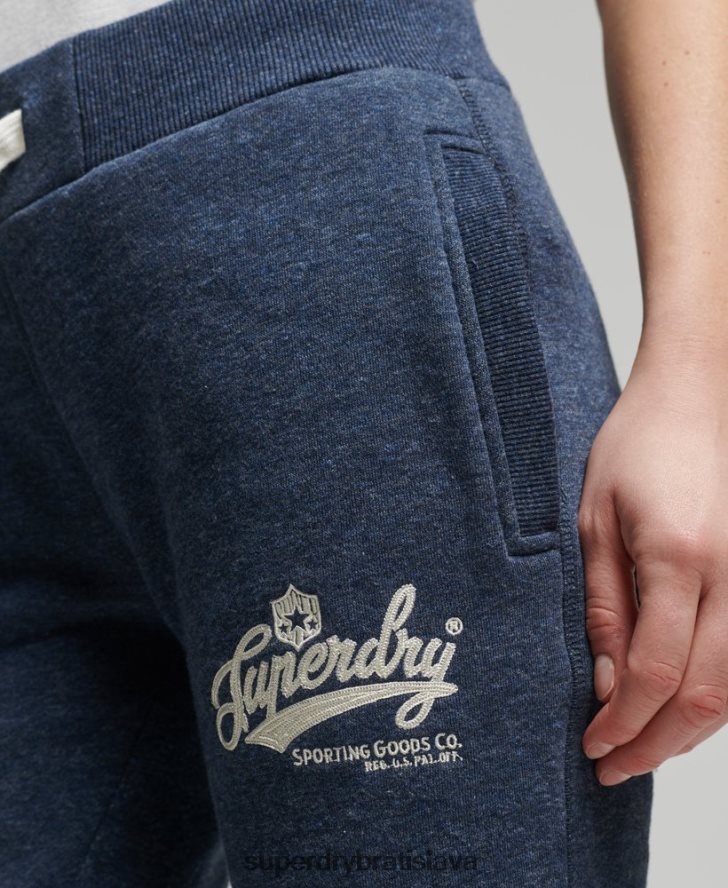 Superdry ženy Kolegiátni bežci v štýle vintage skriptu 6B4ZTR6714 oblečenie námorníctvo
