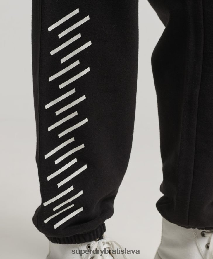 Superdry ženy bežci so základným športom 6B4ZTR3940 oblečenie čierna