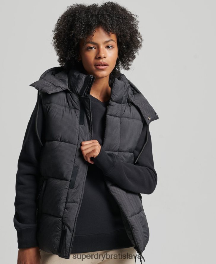 Superdry ženy dotyková krátka vystužená vesta 6B4ZTR3581 oblečenie čierna