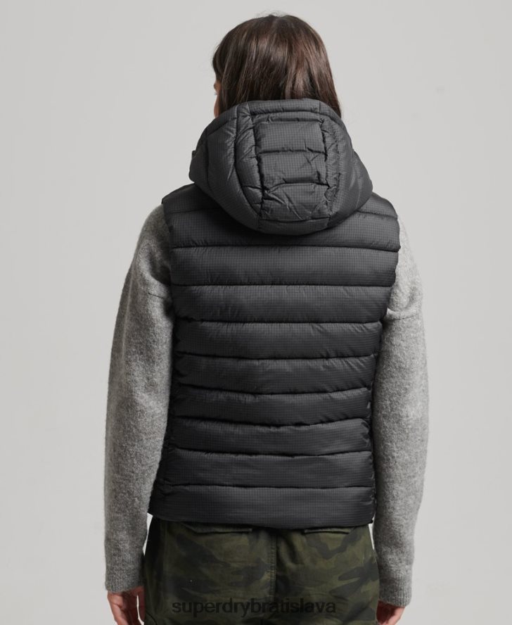 Superdry ženy klasická vystužená vesta s kapucňou 6B4ZTR3753 oblečenie čierna