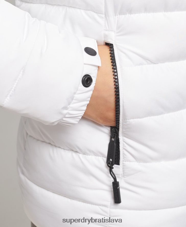 Superdry ženy krátka puffer bunda s kapucňou z umelej kožušiny 6B4ZTR3669 oblečenie biely