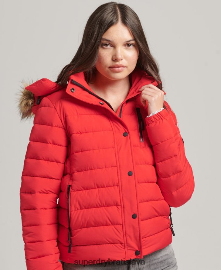 Superdry ženy krátka puffer bunda s kapucňou z umelej kožušiny 6B4ZTR5571 oblečenie červená