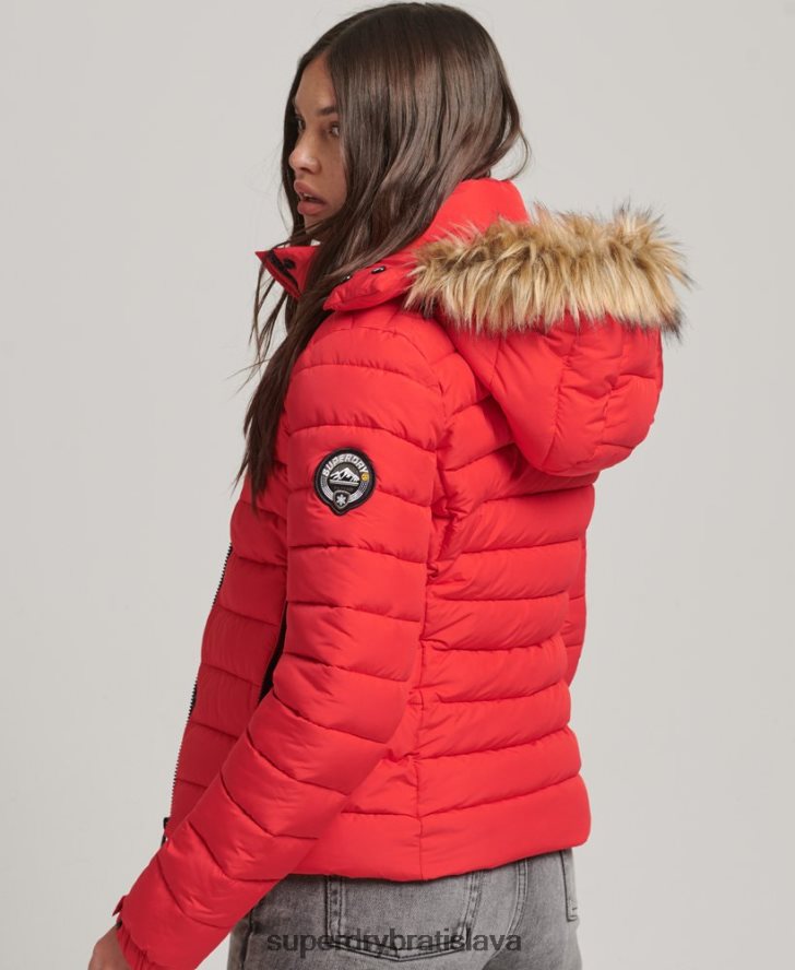 Superdry ženy krátka puffer bunda s kapucňou z umelej kožušiny 6B4ZTR5571 oblečenie červená