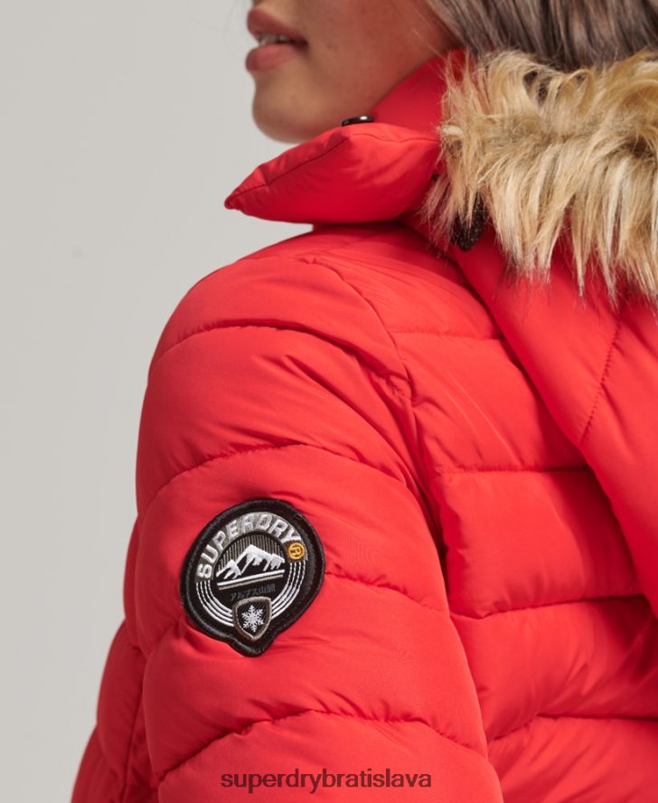 Superdry ženy krátka puffer bunda s kapucňou z umelej kožušiny 6B4ZTR5571 oblečenie červená