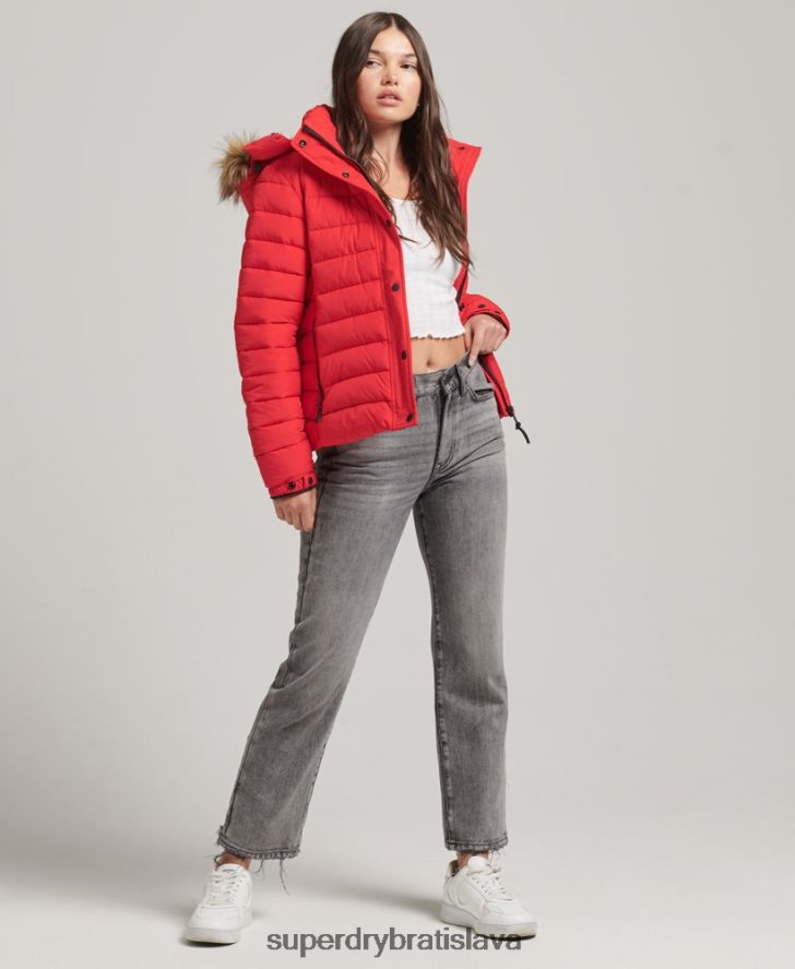 Superdry ženy krátka puffer bunda s kapucňou z umelej kožušiny 6B4ZTR5571 oblečenie červená