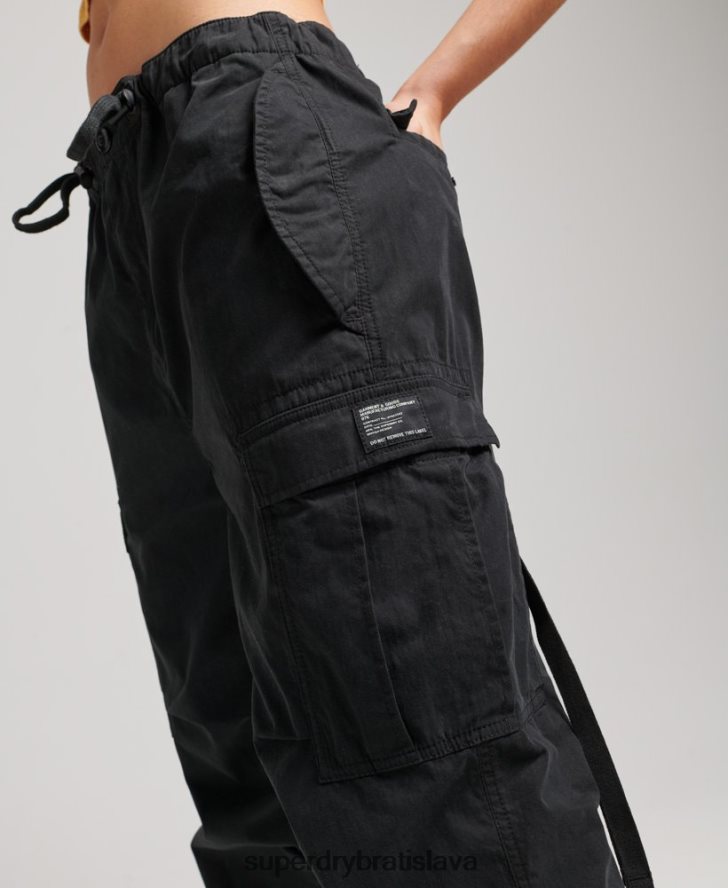 Superdry ženy padákové nohavičky z organickej bavlny 6B4ZTR2608 oblečenie čierna